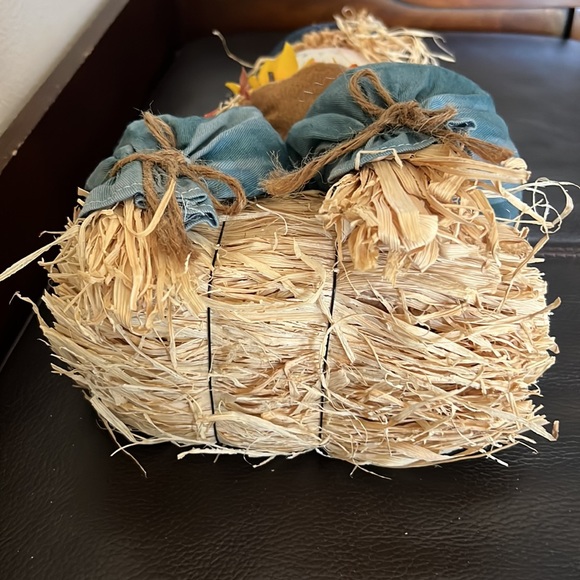 Vtg Fall Festival Sitting Scarecrow on Haystack w/ Sunflowers - Picture 8 of 8